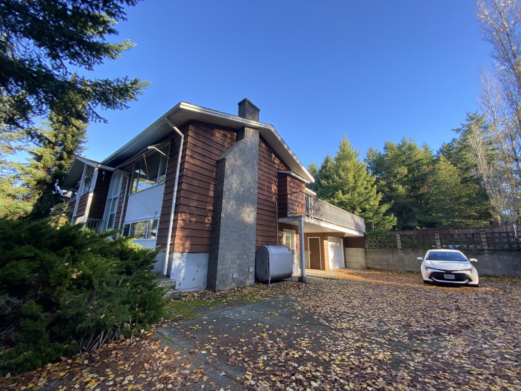 6074 Metral Drive - Boting