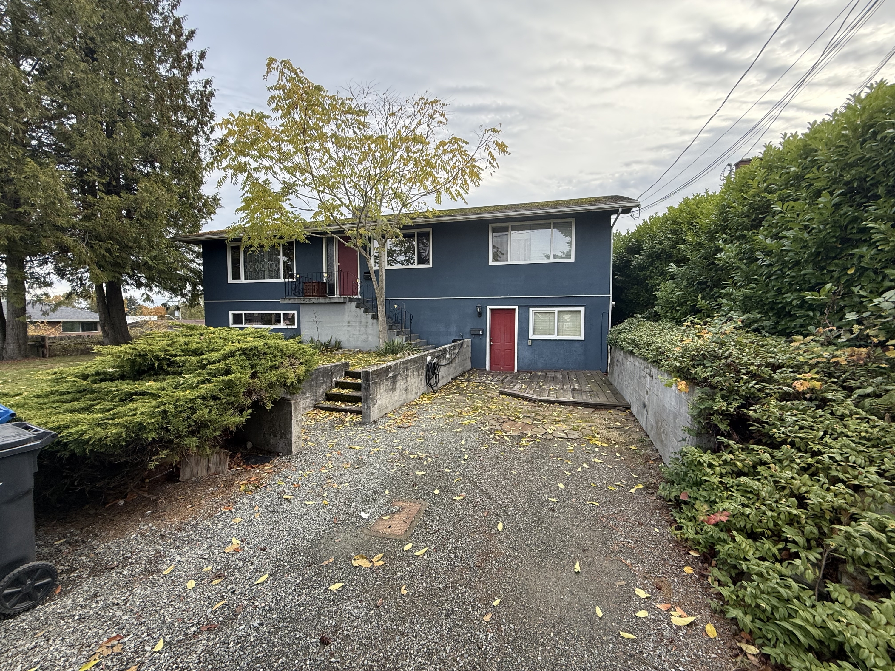 346 Watfield Avenue - Lower